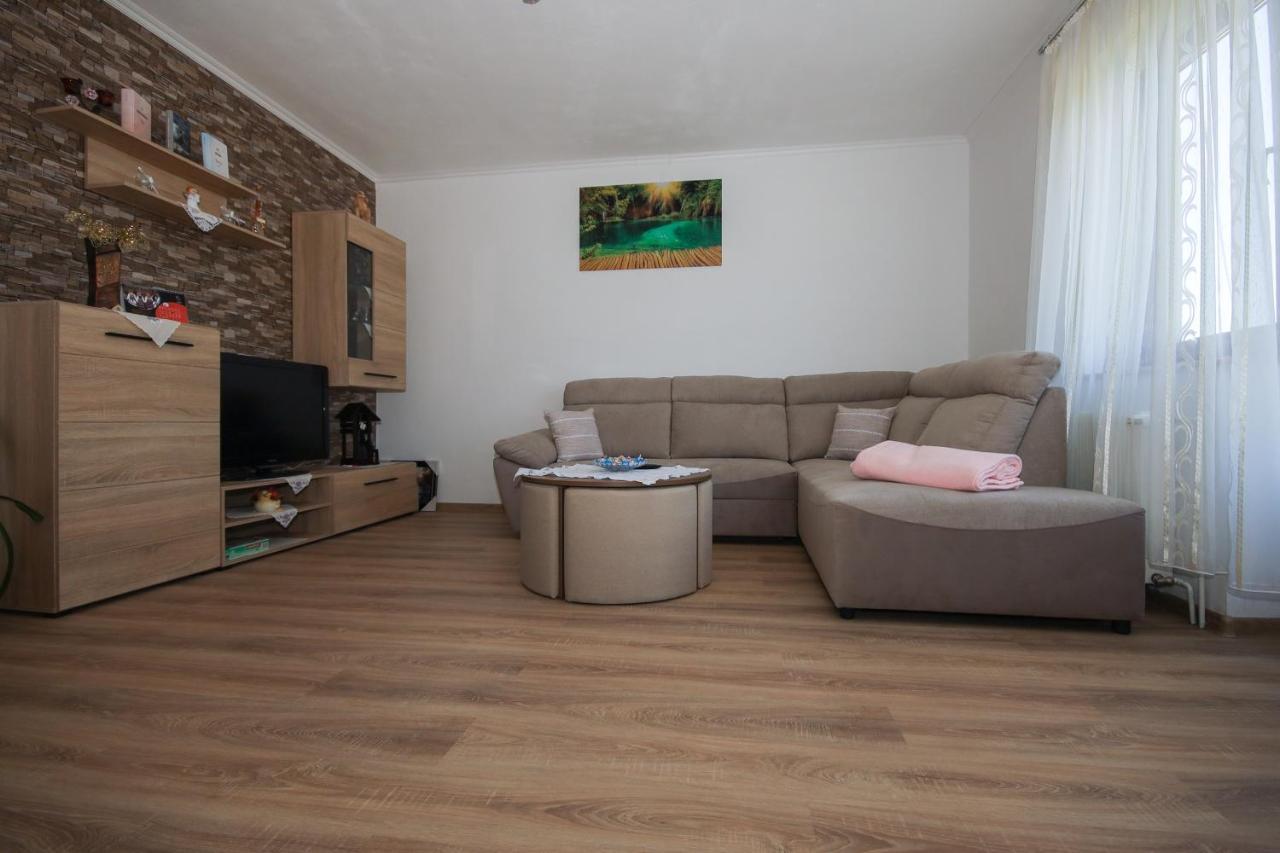 Apartman Lucija & Luka Оточац Екстер'єр фото