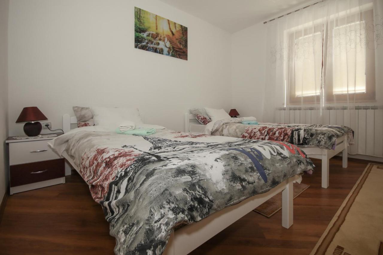 Apartman Lucija & Luka Оточац Екстер'єр фото