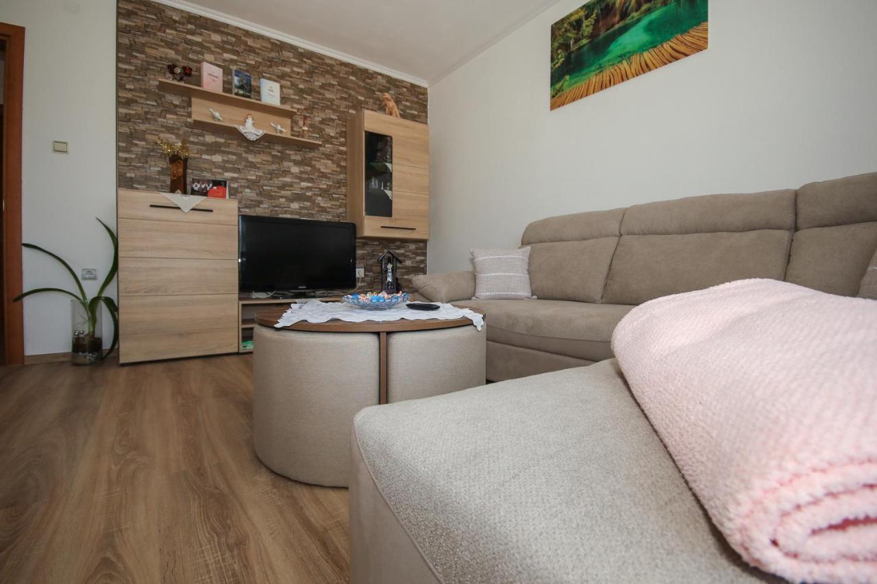 Apartman Lucija & Luka Оточац Екстер'єр фото