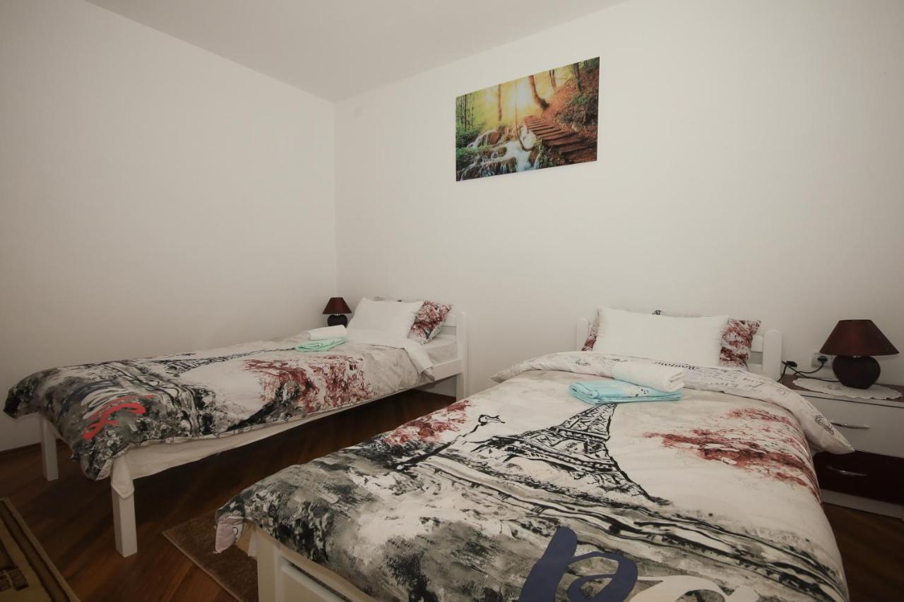 Apartman Lucija & Luka Оточац Екстер'єр фото