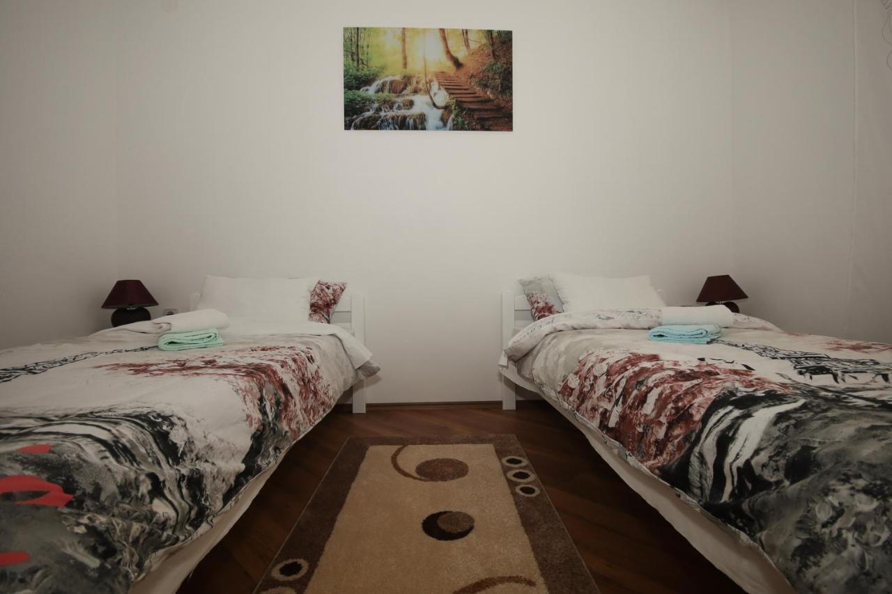 Apartman Lucija & Luka Оточац Екстер'єр фото
