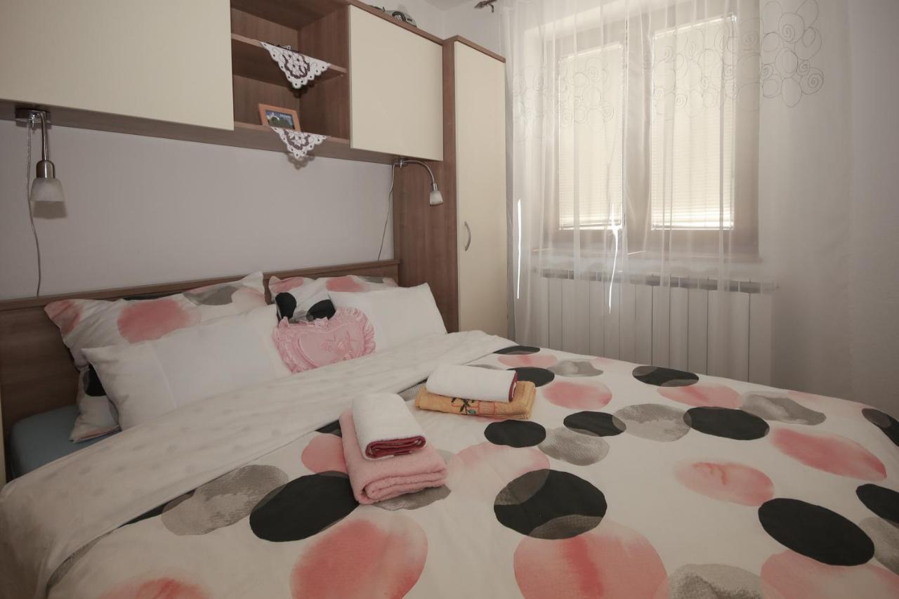 Apartman Lucija & Luka Оточац Екстер'єр фото